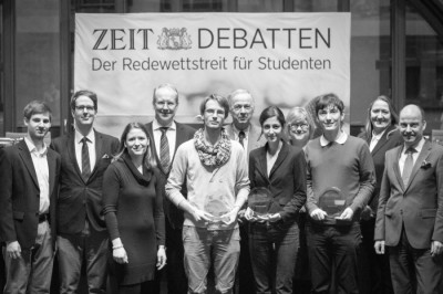 Ansgar Kemmann (r.) als Ehrenjuror bei der ZEIT DEBATTE Hannover 2014 © Katharina Koerth