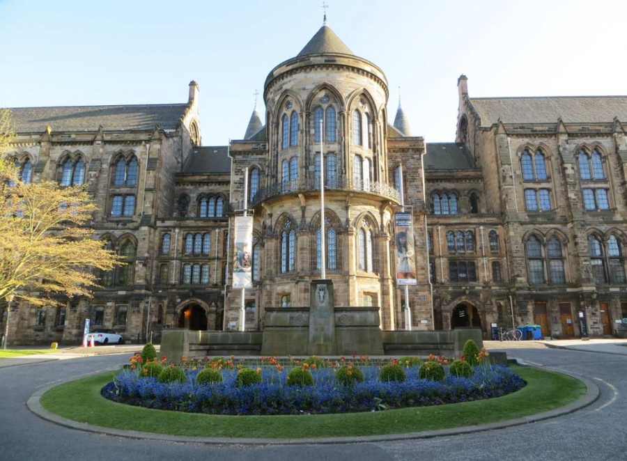 Glasgow university. Университет Глазго адам Смит. Университет Глазго парк университета. Университет Глазго архитектура. Институт неврологических наук университета Глазго.