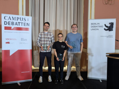 Das Siegerteam der CD Berlin 24 (v.l.n.r.): Felix Reischl, Emma Hansen, und Dario Werner